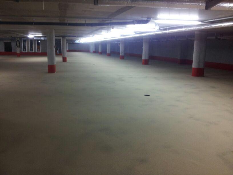 Belijning aangebracht in parkeergarage
